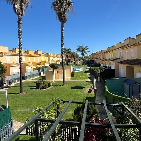 Casa Coqueta Con Jardin