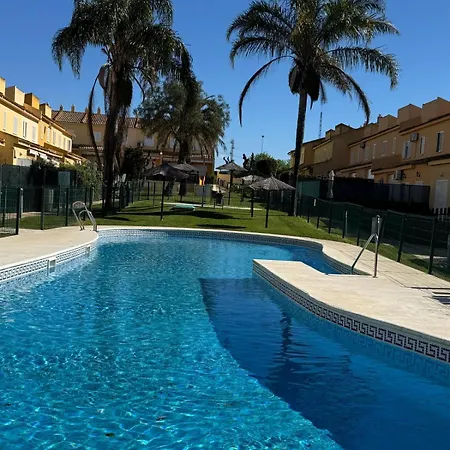 Casa Coqueta Con Jardin *
