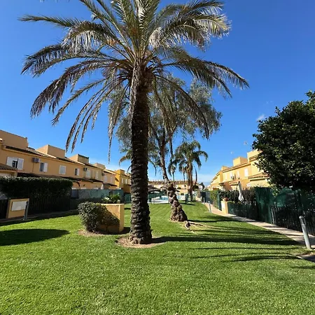 Casa Coqueta Con Jardin La Redondela