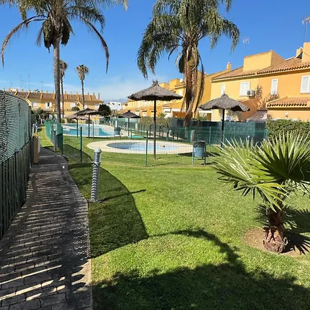 Casa Coqueta Con Jardin *