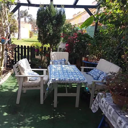 Casa Coqueta Con Jardin *